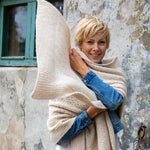 Afbeelding in Gallery-weergave laden, Shawl Whisper White met zakken
